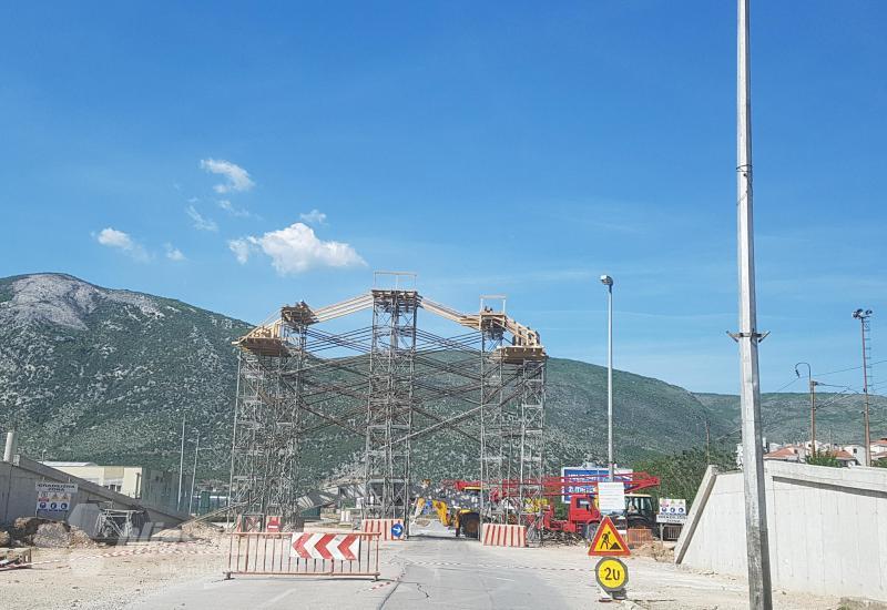 Mostar: Nastavljeni radovi na izgradnji pasarele
