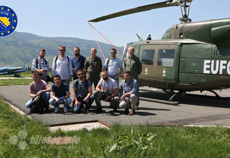 Novinari u posjeti Kampu Butmir - Novinari letjeli avionom Pilatus PC-6