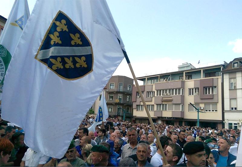 VIDEO | Tisuće ljudi na ulicama zbog Dudakovića 