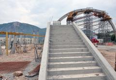 Izgradnja pasarele u Mostaru: Novi dan, novi izgled