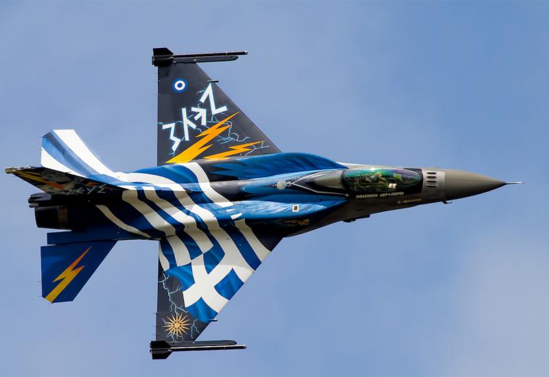 Grčki F-16 Demo Team ZEUS - Nema krize u Grčkoj: Moderniziraju F-16 borbene avione za milijardu eura