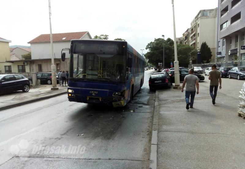  - Mostar: Sudar autobusa i automobila