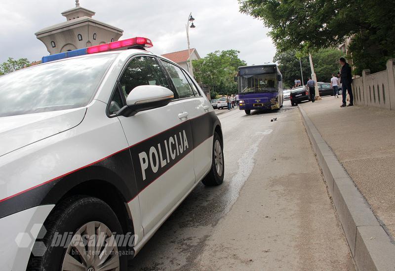 Mostar: Sudar autobusa i automobila