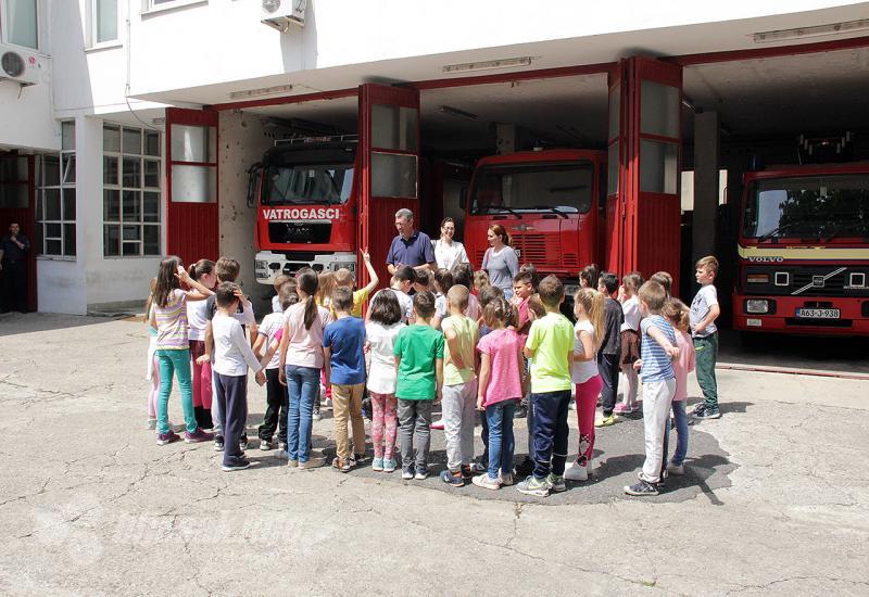 VIDEO | Mališani se upoznali s radom mostarskih vatrogasaca