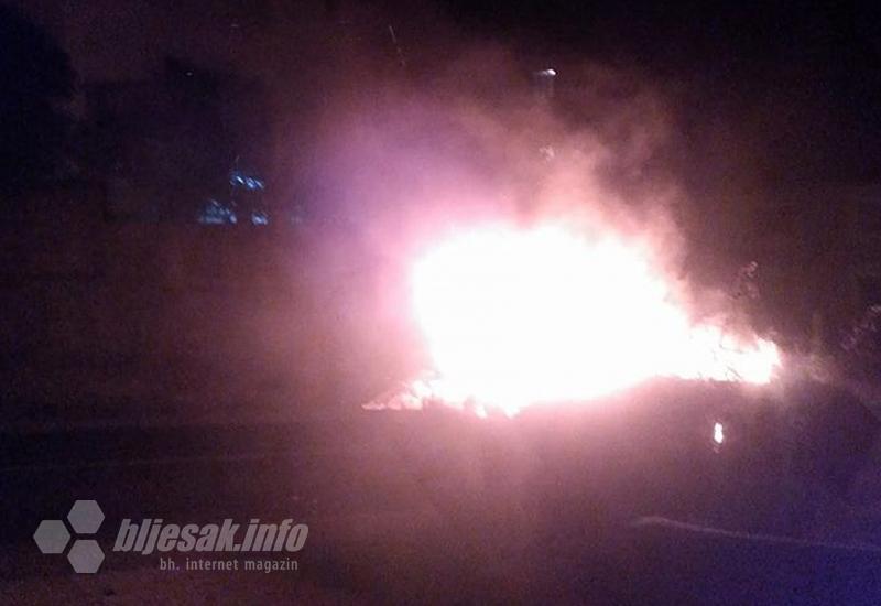 Mostar: Vatra iz smeća proširila se na raslinje