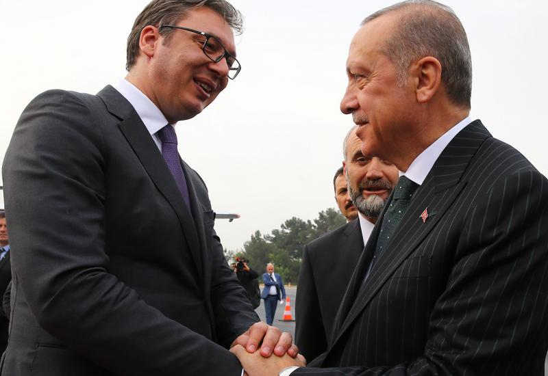 Erdogan uz vojne počasti na aerodromu u Istanbulu dočekao Vučića - Vučić u Istanbulu: Želimo još veći dolazak Turaka