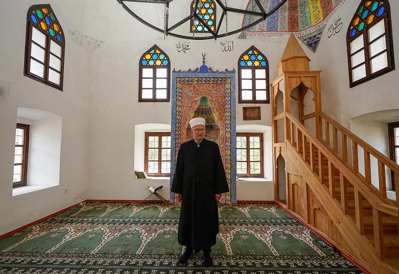 Hadži Šemso ef. Germić u džamiji - Džamija Ali-bega Kapetanovića: Svjedok opstanka Bošnjaka u zapadnoj Hercegovini