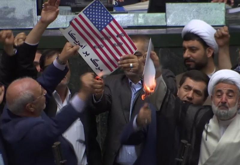  - Iranski zastupnici zapalili američku zastavu