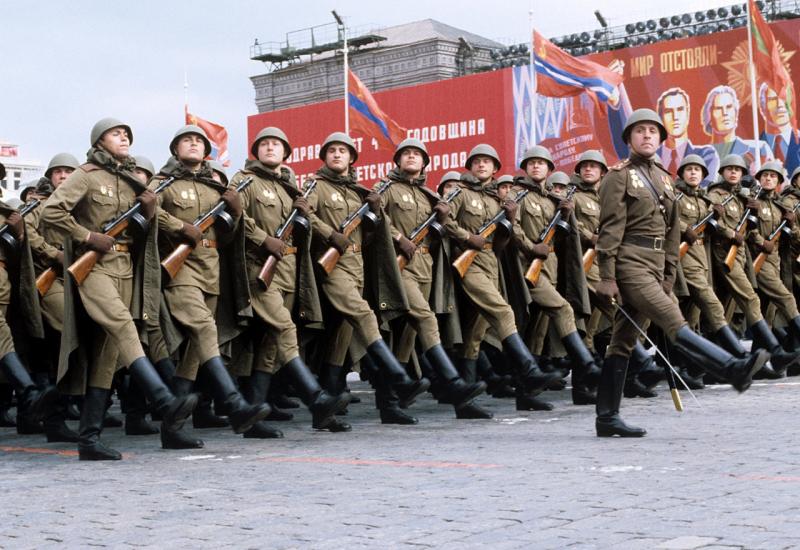 Putinova vojna moć na paradi u Moskvi