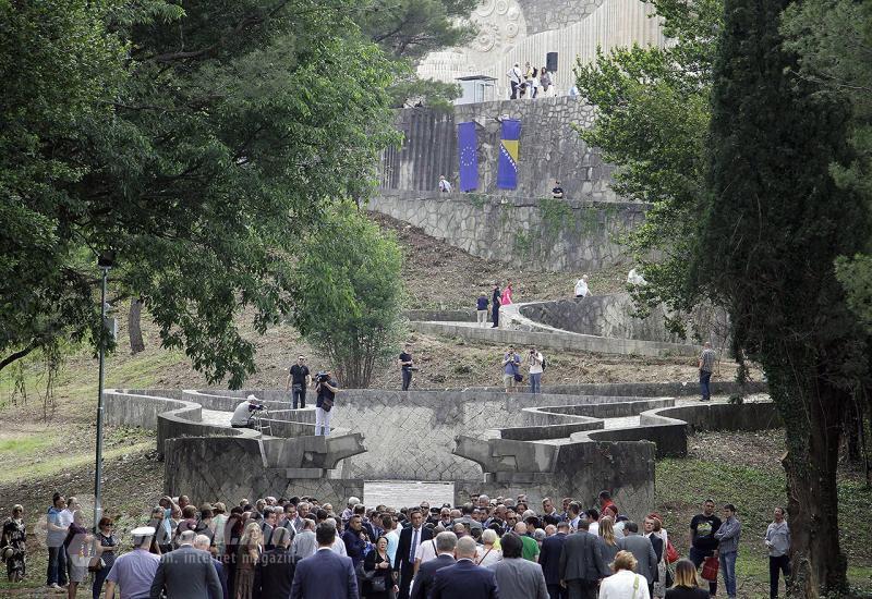 Izaslanstva na Partizanskom:  Nemarom za groblje pokazivali nemar prema antifašizmu