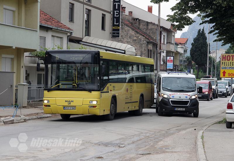 Mostar: Sudar autobusa i vozila hitne pomoći