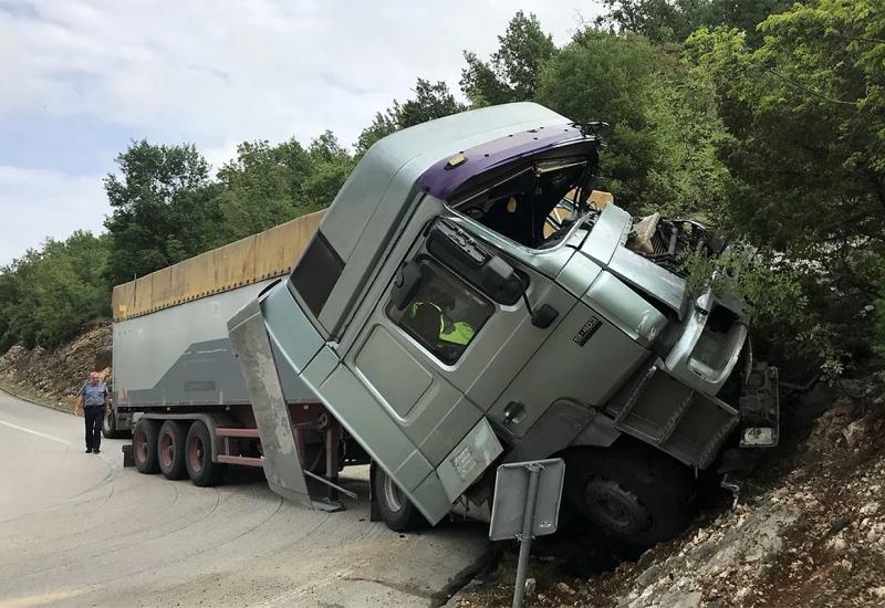 Kamion kod Bune sletio s ceste, 38-godišnjak teško ozlijeđen