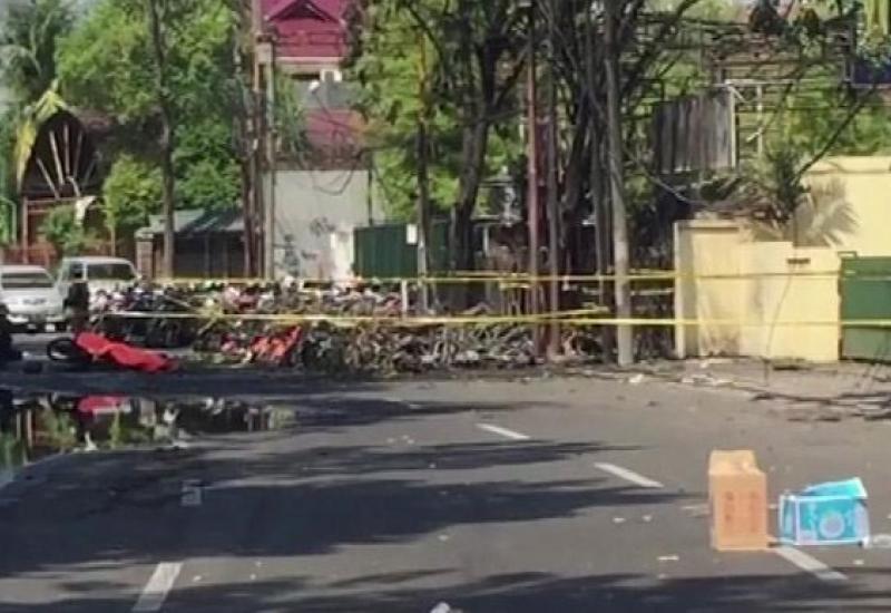  - Indonezija: Eksplodirale bombe u trima crkvama, najmanje devet poginulih