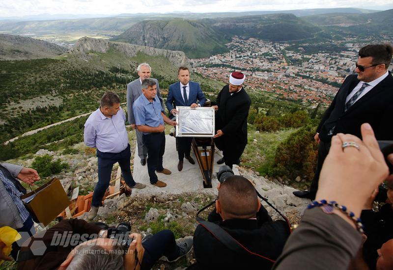 Gradonačelnik Sarajeva Abdulah Skaka donirao iftarski top Gradu Mostaru - Skakin top iznad Mostara