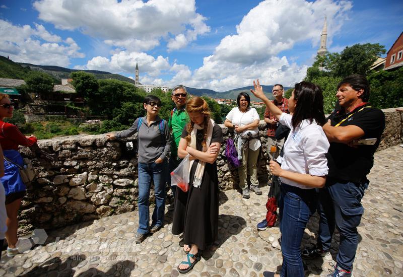 Stari grad u Mostaru prepun je turista - Drlje: Treba stati u kraj 
