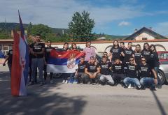 Drvar: Maturanti proslavili zadnji dan školovanja s hrvatskim i srpskim zastavama