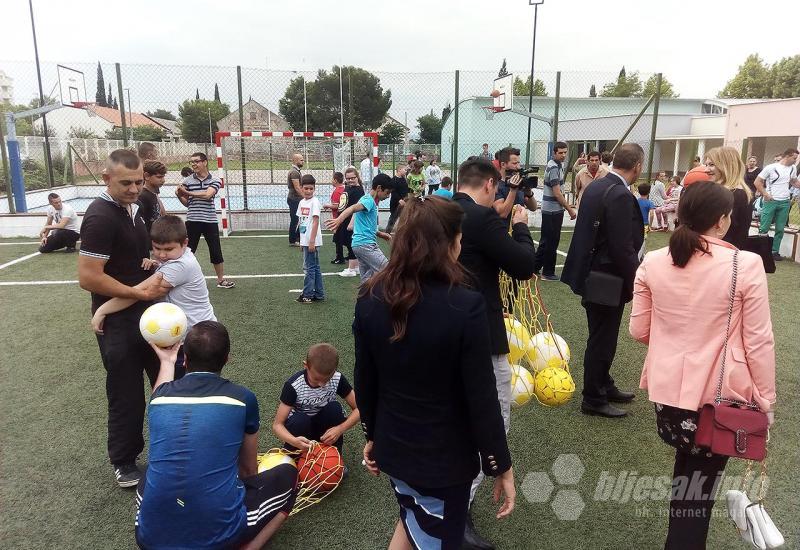 Dodjela u  - Stigle nogometne lopte za učenike FBiH