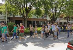 Čapljinski maturanti na ulicama slave kraj srednjoškolskog obrazovanja