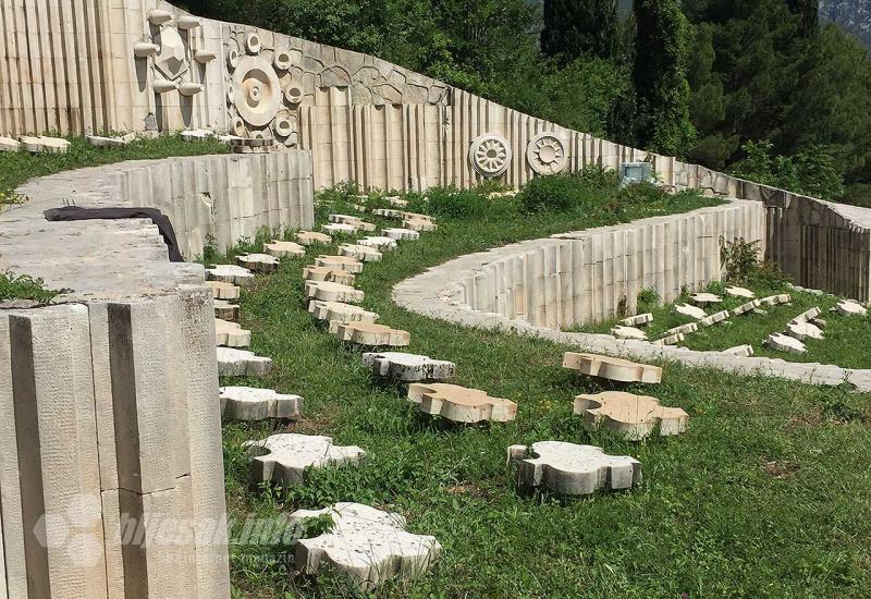 Postavljene nove ploče na Partizansko spomen-groblje