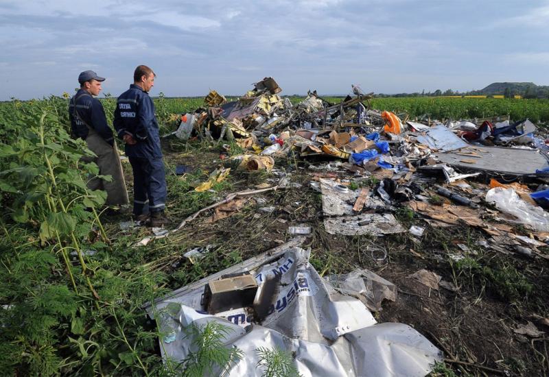 Zrakoplov Malaysia Airlinesa MH17 iznad Ukrajine oboren ruskim projektilom