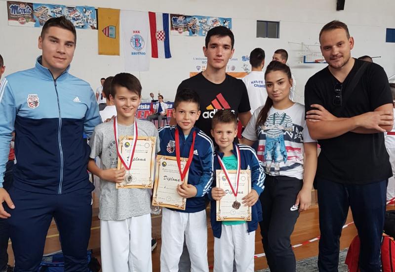 Osam medalja za Karate klub ''Široki''