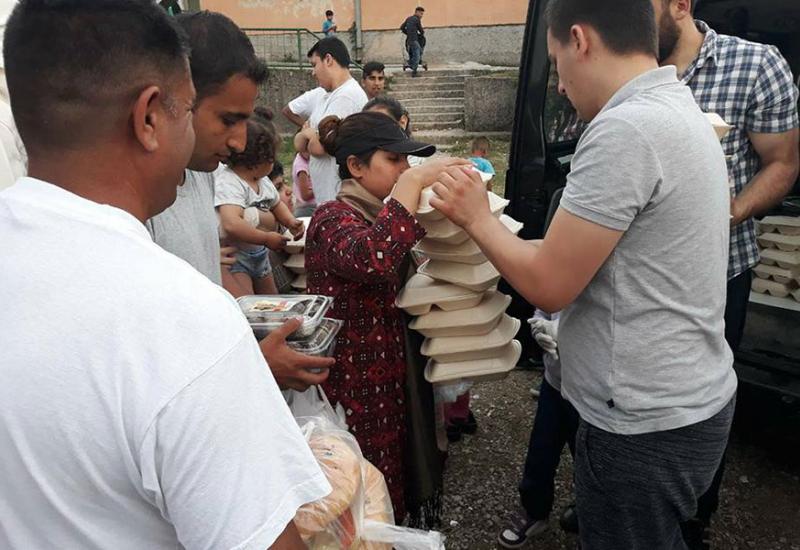  - Mostarski studenti pomažu migrantima u Salakovcu