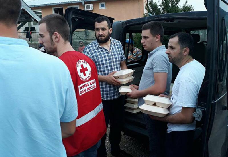  - Mostarski studenti pomažu migrantima u Salakovcu