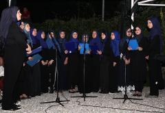 Tradicionalni omladinski iftar ispod Starog mosta okupio tisuću mladih iz BiH
