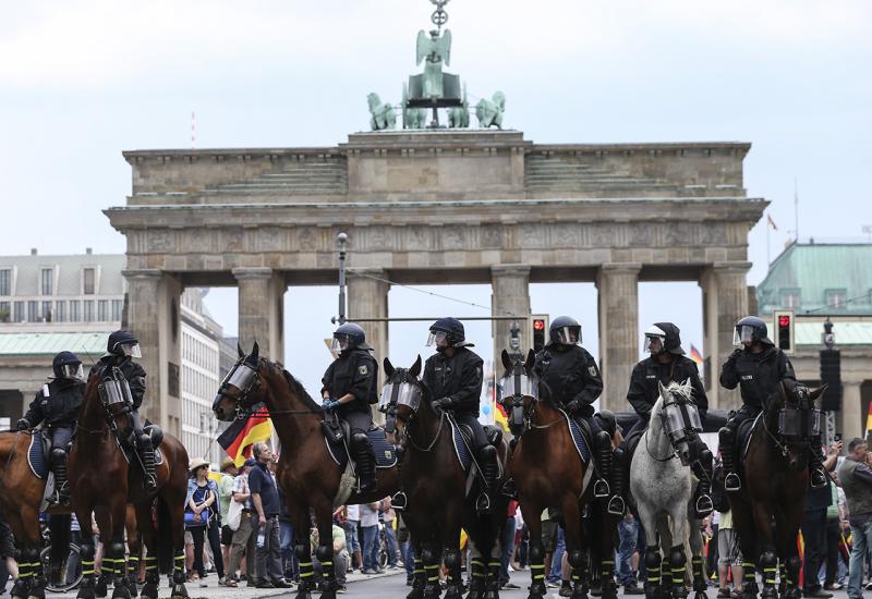 Antiimigrantski i antiislamski marš u Berlinu - Tražili odlazak Merkel