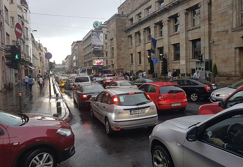 Kiša blokirala promet u Sarajevu