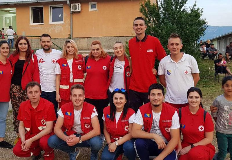 Volonteri  rado pomažu - Salakovac: Iako se broj korisnika smanjio, Crveni križ i dalje pomaže