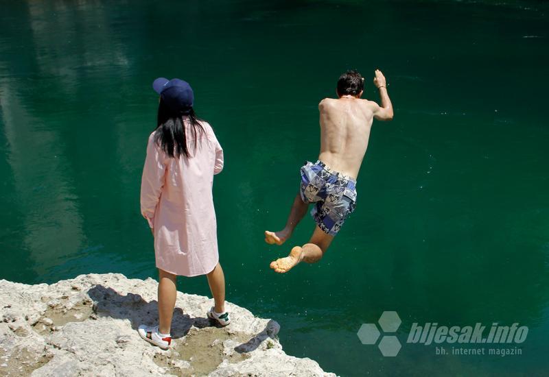 Bakterije haraju! Kupanje na Neretvi u Mostaru opet nije poželjno