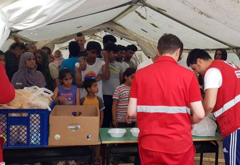 Foto: Facebook Crveni križ Mostar - Crveni križ: Skupili smo dovoljno odjeće za izbjeglice u Salakovcu
