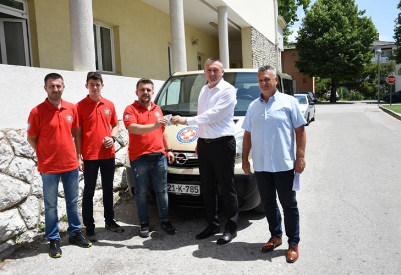 Donacija vozila - Bez naknade: Općina  Čitluk  dala u najam vozilo HGSS-u