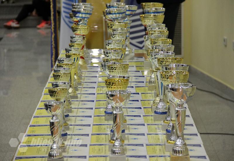 Sa svečanosti dodjele priznanja - Uručenje priznanja: Pogledajte uspješne učenike, nastavnike i škole Mostara