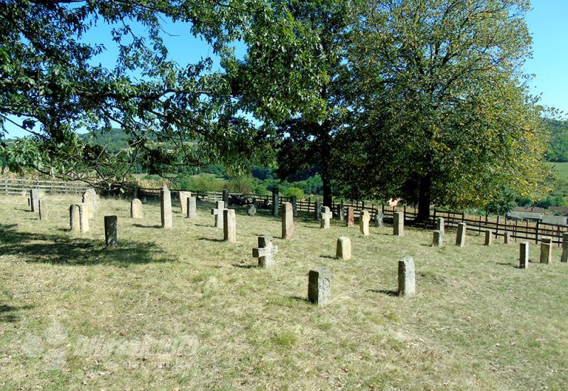 Groblje uz takovsku crkvu brvnaru - Takovo - Selo u kojem je započelo stvaranje moderne Srbije