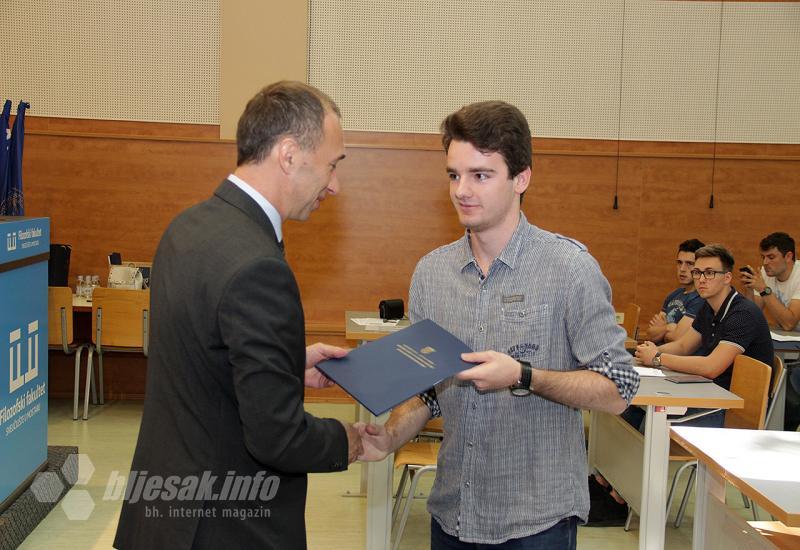 S dodjele stipendija - Po 185 KM za 239 studenta u Mostaru
