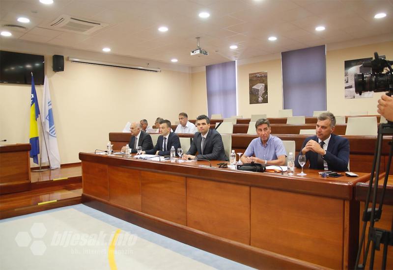 Sastanak devet parlamentarnih stranaka o provedbi odluke Ustavnoga suda o izborima u Mostaru - Mostar: Dva koraka do cilja