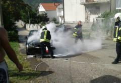 Mostar: Zapalio se automobil tijekom vožnje