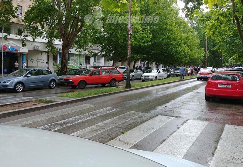 Prepriječeno vozilo u Splitskoj ulici - VIDEO | Vozač izvukao 