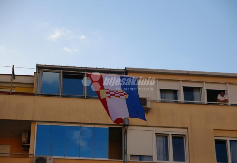 Mostar ''okiÄen'' zastavama Herceg-Bosne