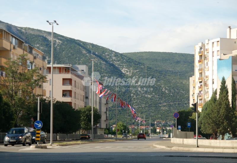 Mostar ''okiÄen'' zastavama Herceg-Bosne