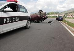 Teška prometna u Mostaru: Opel završio na krovu