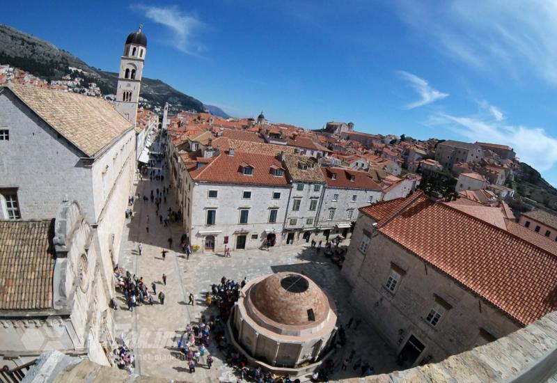 Dubrovnik: Ukrao 10.000 eura vrijedne naušnice
