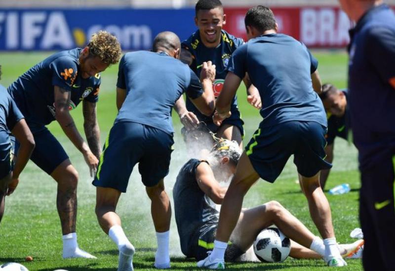 Na treningu brazilske reprezentacije - Brazilci privukli vojsku fanova u Sočiju, Neymar glavna atrakcija
