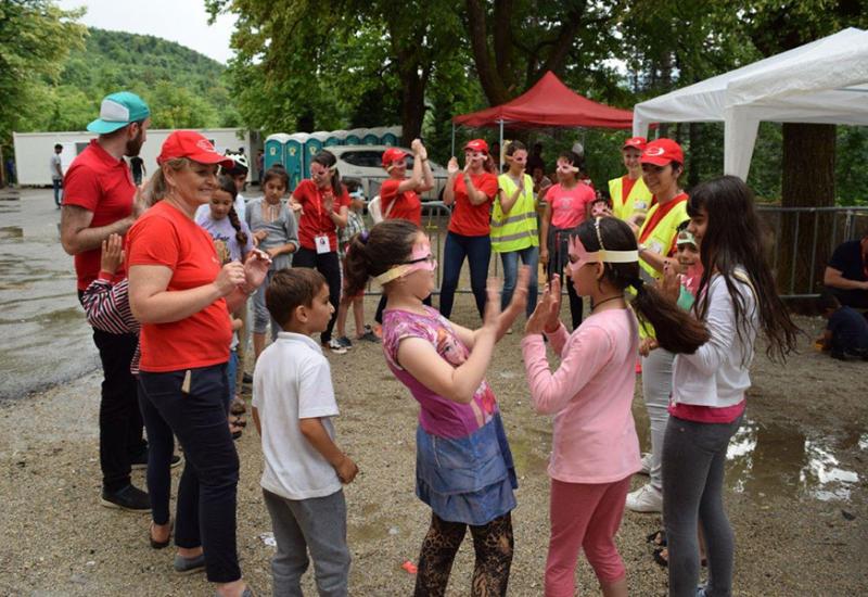 Otvoren prvi mobilni Kutak za djecu izbjeglice i migrante u BiH