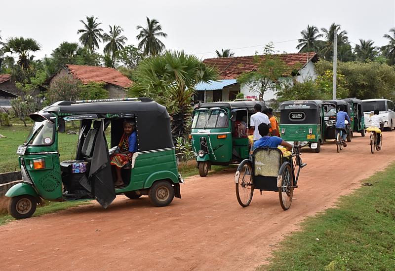 Sredstvo za transport ljudi i robe  - Tuk-tuk: Popularno vozilo koje oduševljava turiste