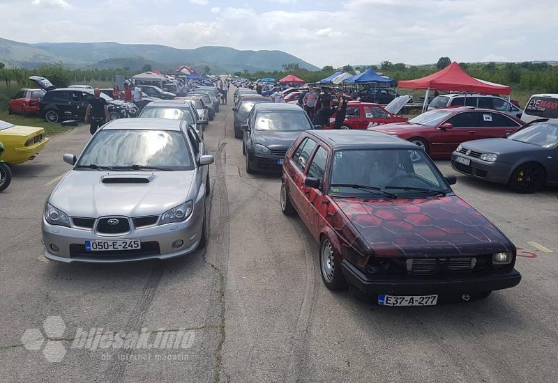 Old school Street race Mostar - Old school Street race Mostar: Stotine automobila u borbi za titulu najbržeg 