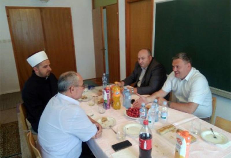 Sastanak u Medžlisu islamske zajednice Tomislavgrad - Tomislavgrad: Općina pomaže oslikavanje džamije