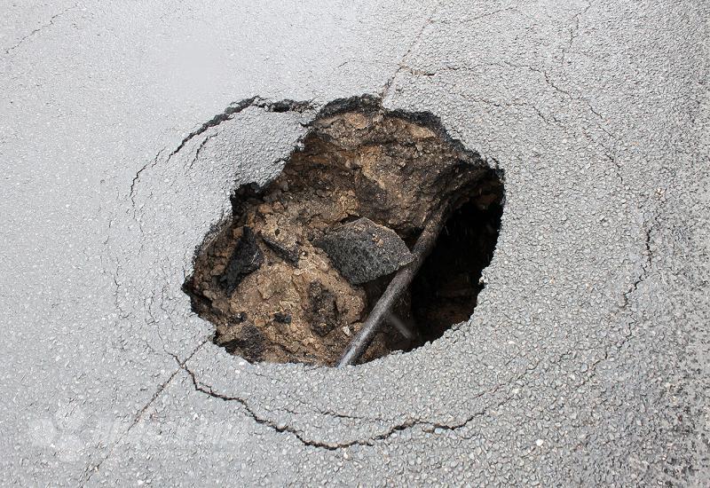 Mostar: Otvorila se rupa na cesti